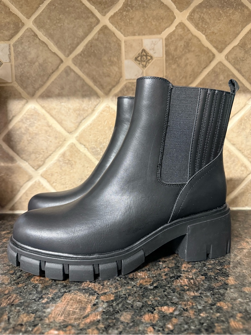 MIA Rigo Lug chelsea boot